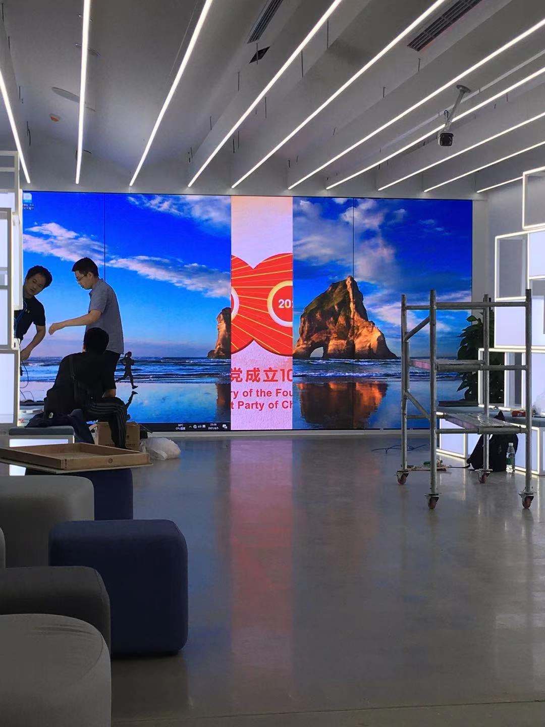 LED创意塞拉门自动门显示屏